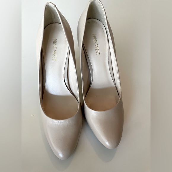 Nine West Nude Heel Gorgeous! - Picture 1 of 4